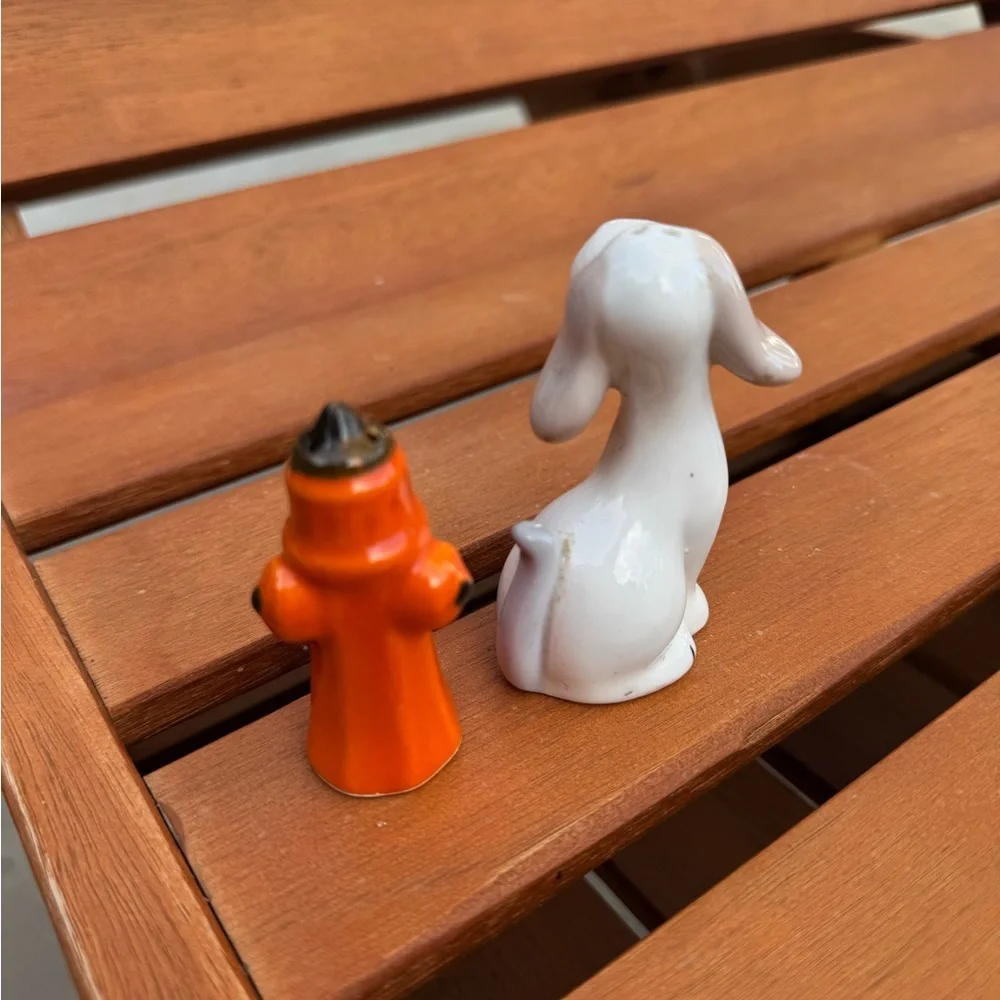 Vintage salt and pepper shakers Fire hydrant‎ White and Orange Dog Figurine Set